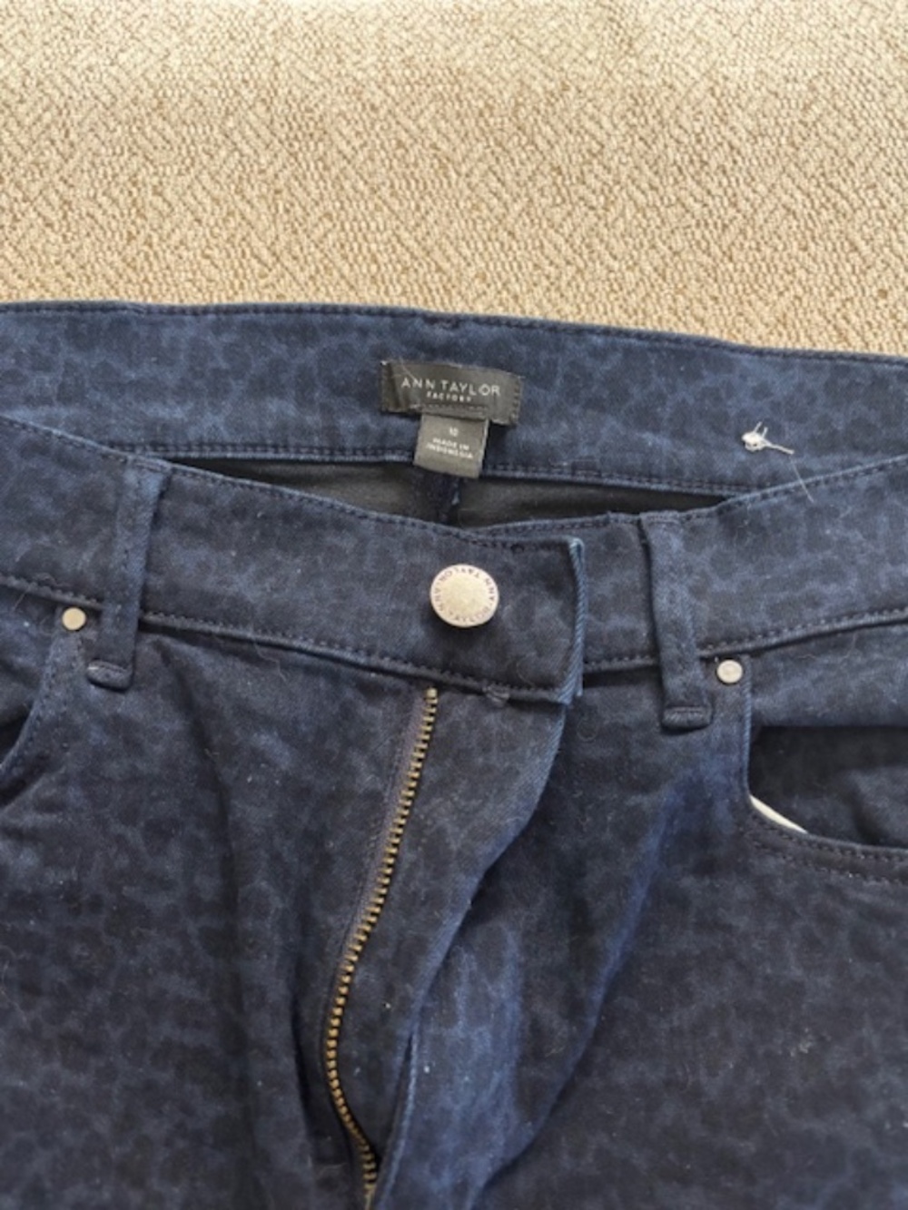 Ann Taylor Factory Navy Blue Leopard Print Skinny Jeans Size 10 Animal Print Den - Picture 2 of 3